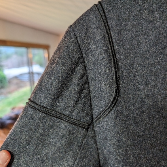 Harvé Benard | Vintage Wool Coat - Picture 3 of 6